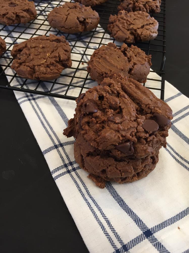 Flourless Chocolate Peanut Butter Cookies 